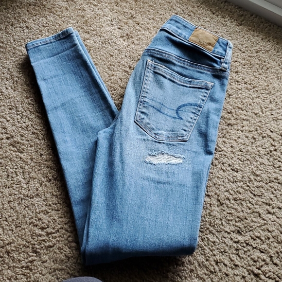 American Eagle Light wash distressed jeans - Picture 3 of 4